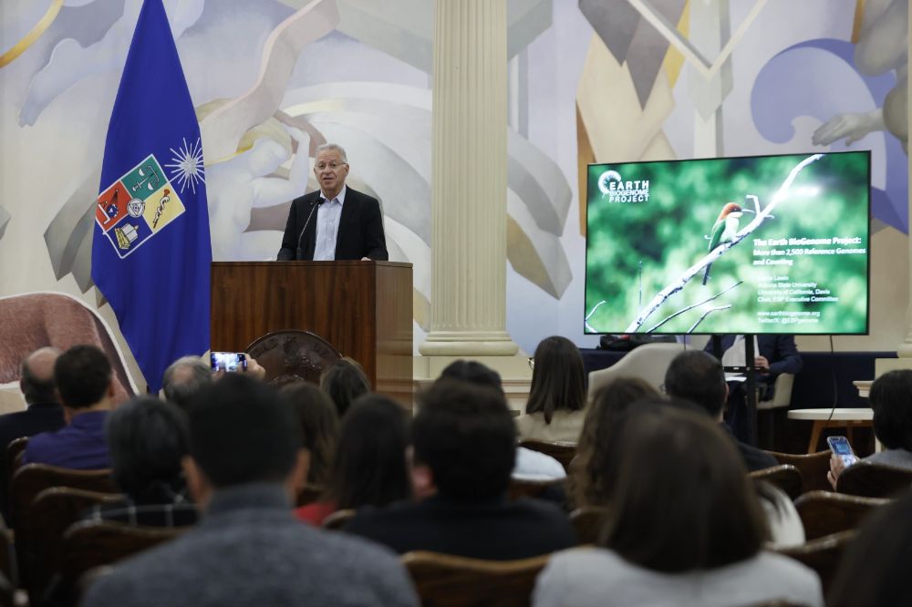 El doctor Harris Lwein fue parte de la inauguración, espacio en el que señaló estar “tremendamente feliz de estar en Santiago como líder del proyecto Earth BioGenome Project (EBP), celebrando los avances del proyecto 1000 Genomas Chile”. 